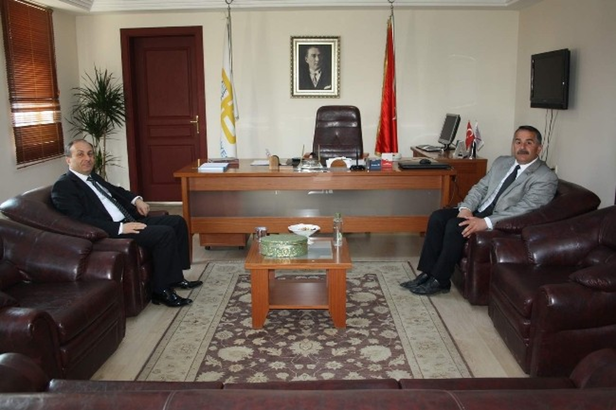 İl Halk Sağlığı Müdüründen Başkan Karakullukçu\'ya Tebrik Ziyareti
