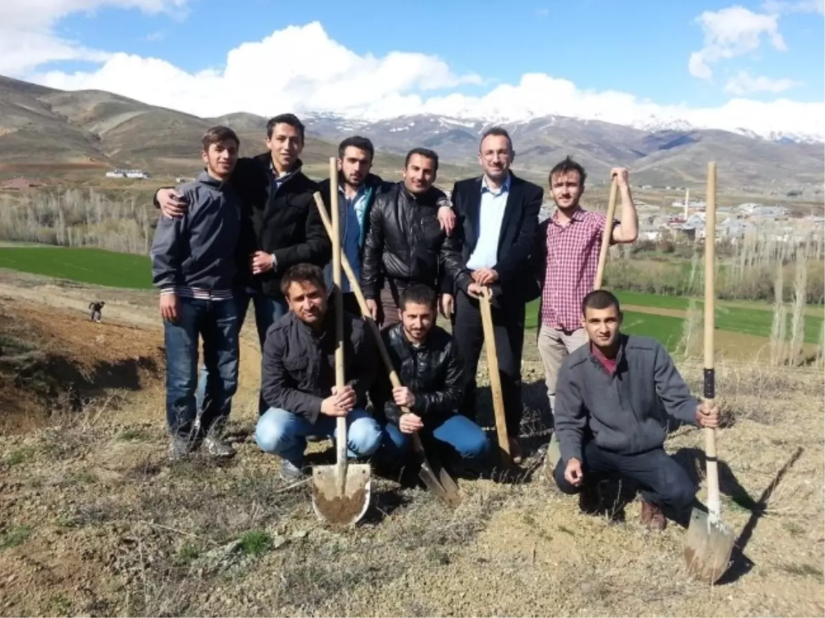 İlahiyat Fakültesi Öğrencilerinden Hatıra Ormanı