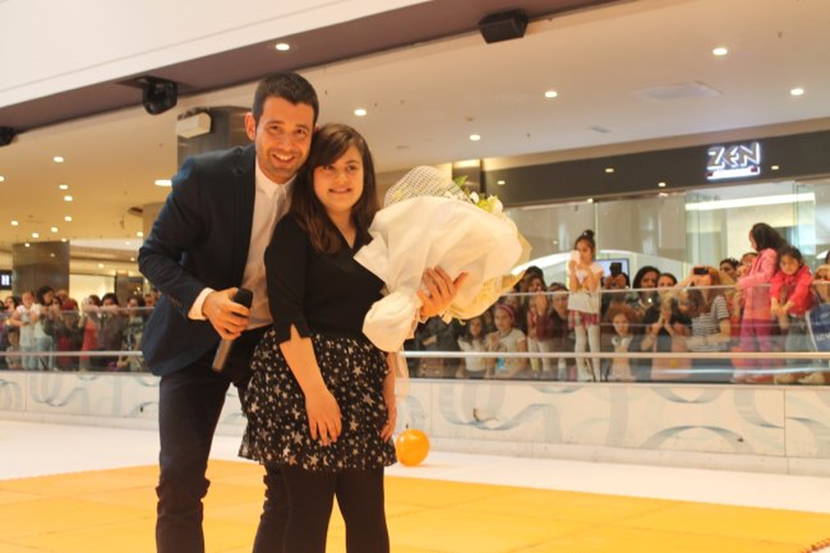 Keremcem İstanbul Optimum Outlet\'te Hayranlarıyla Buluştu