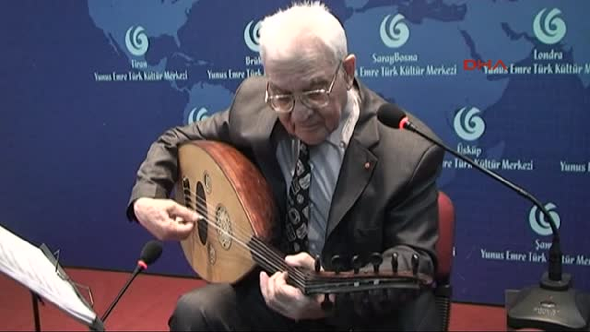 Kosova\'daki Yunus Emre Türk Kültür Merkezinde Türk Müziği Konseri