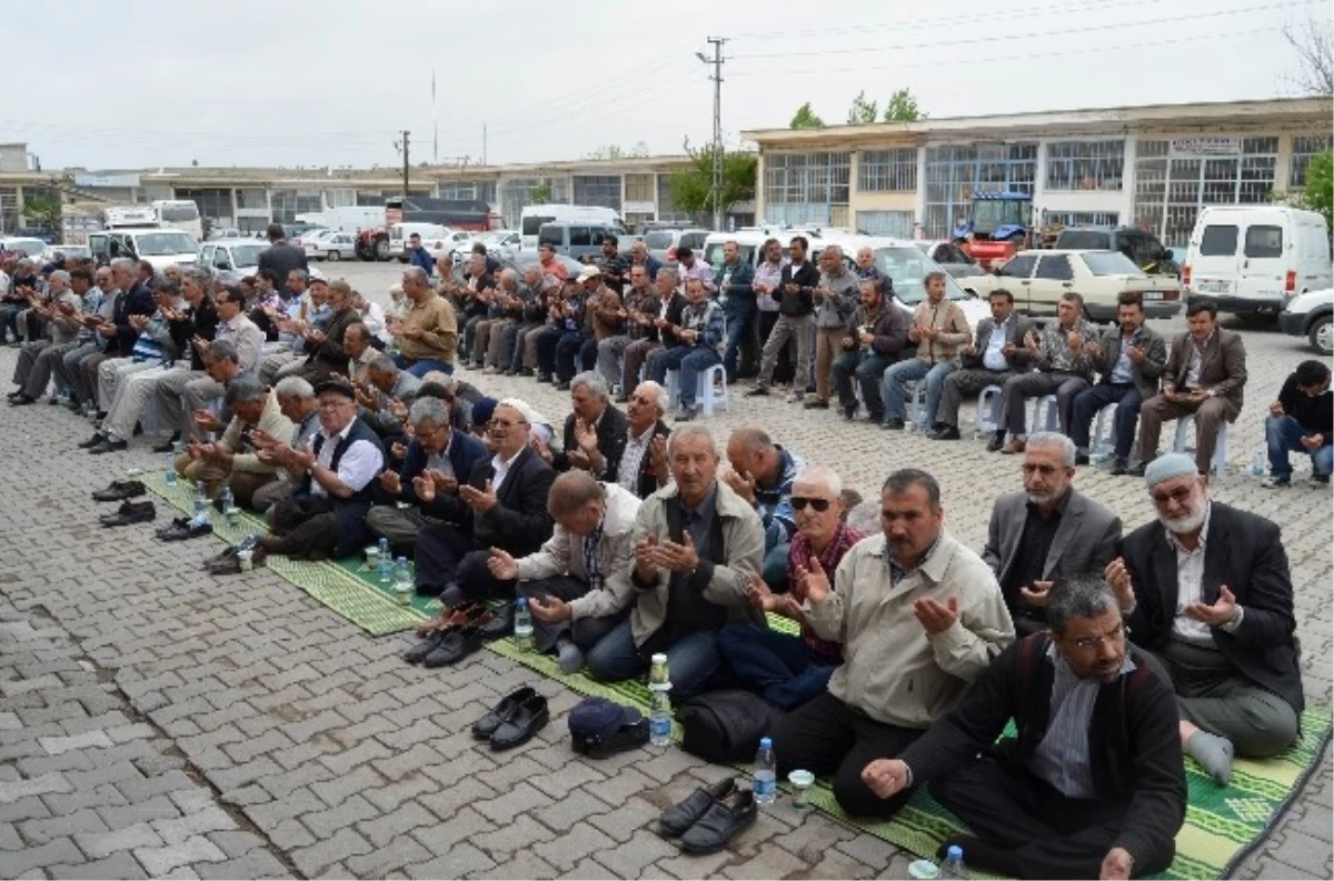 Nevşehir\'de 2 Bin 500 Kişi Yağmur Duasına Çıktı