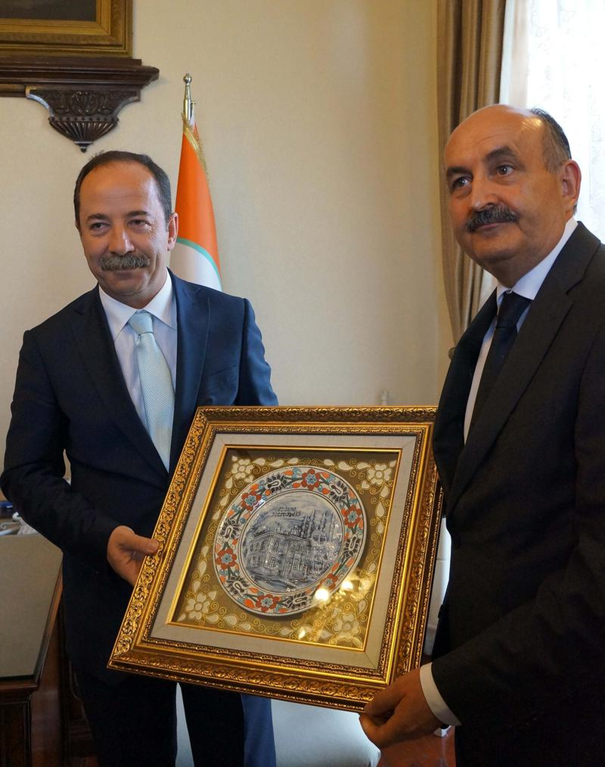 Bakanı Müezzinoğlu Belediye Başkanı Gürkan\'ı Ziyaret Etti