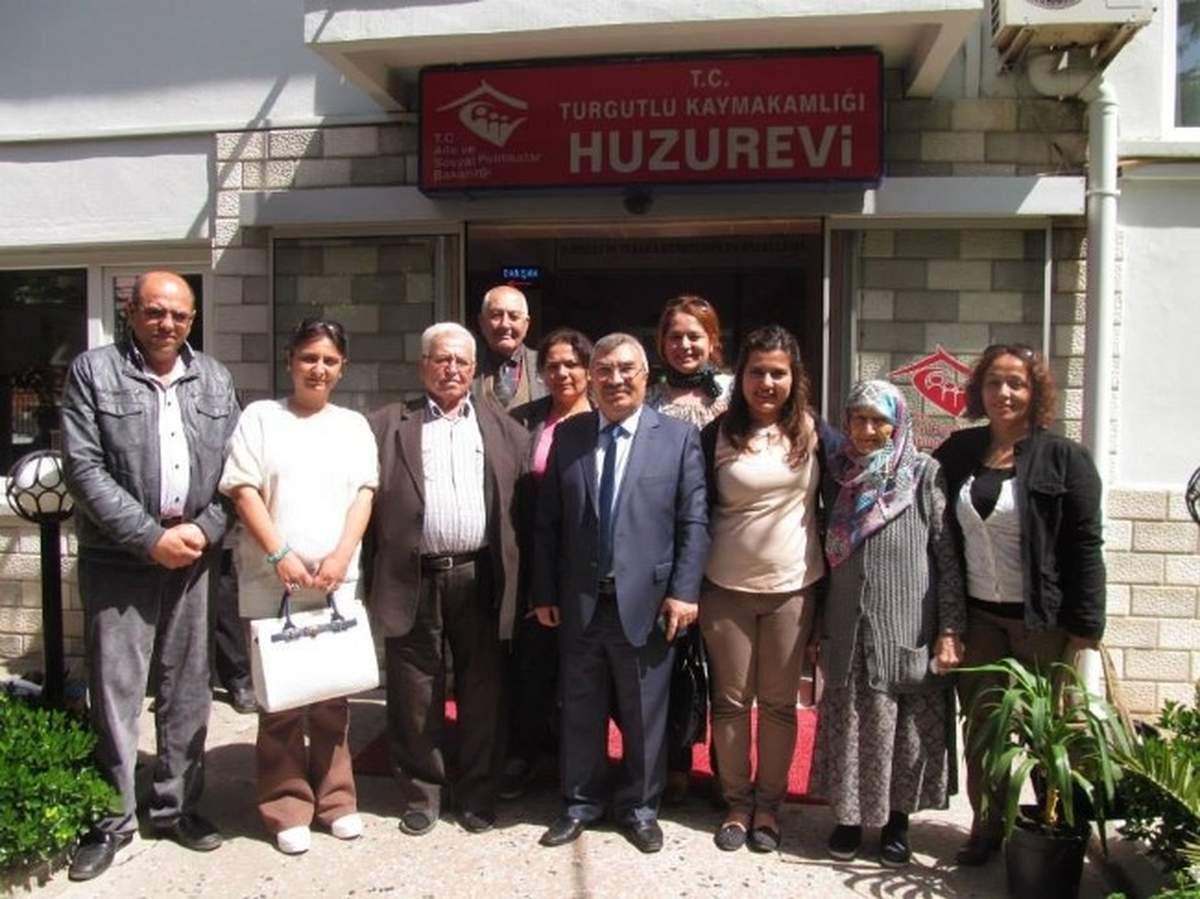 Salihli Cem Evi Derneği Turgutlu Huzurevi\'ni Ziyaret Etti