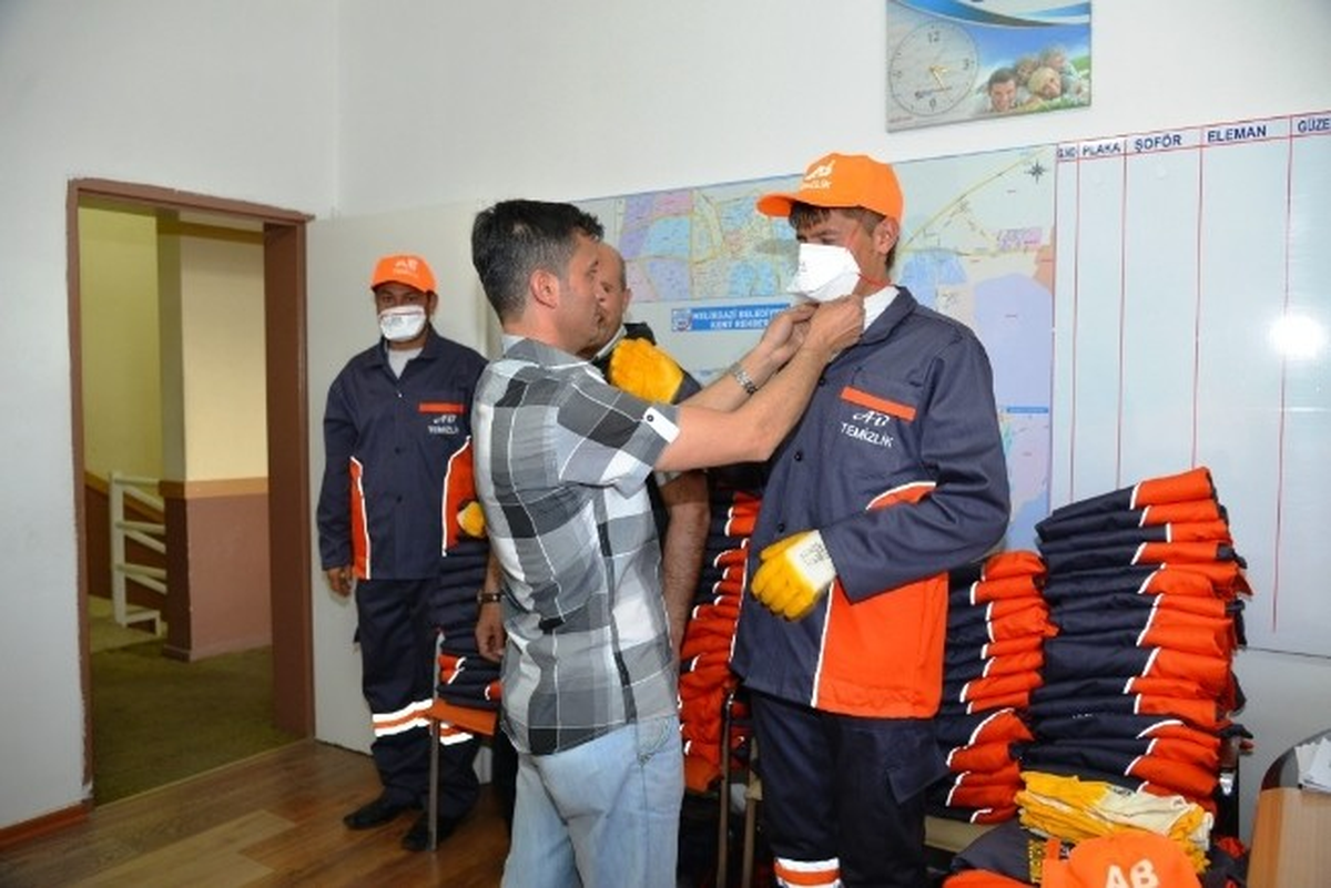 Temizlik İşlerinde Çalışanlara Yazlık Giyim ve Melbusat