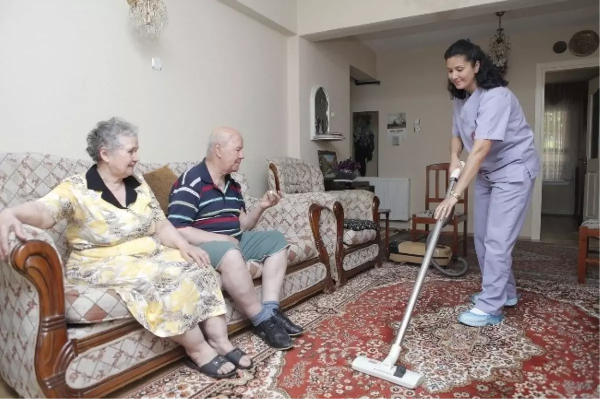 Uşak\'ta Bakıma Muhtaçlara Yardım İçin Düğmeye Basıldı