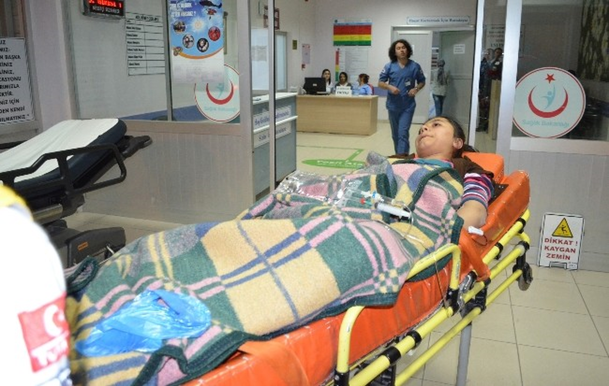 Aksaray\'da 58 Öğrenci Yemekten Zehirlendi