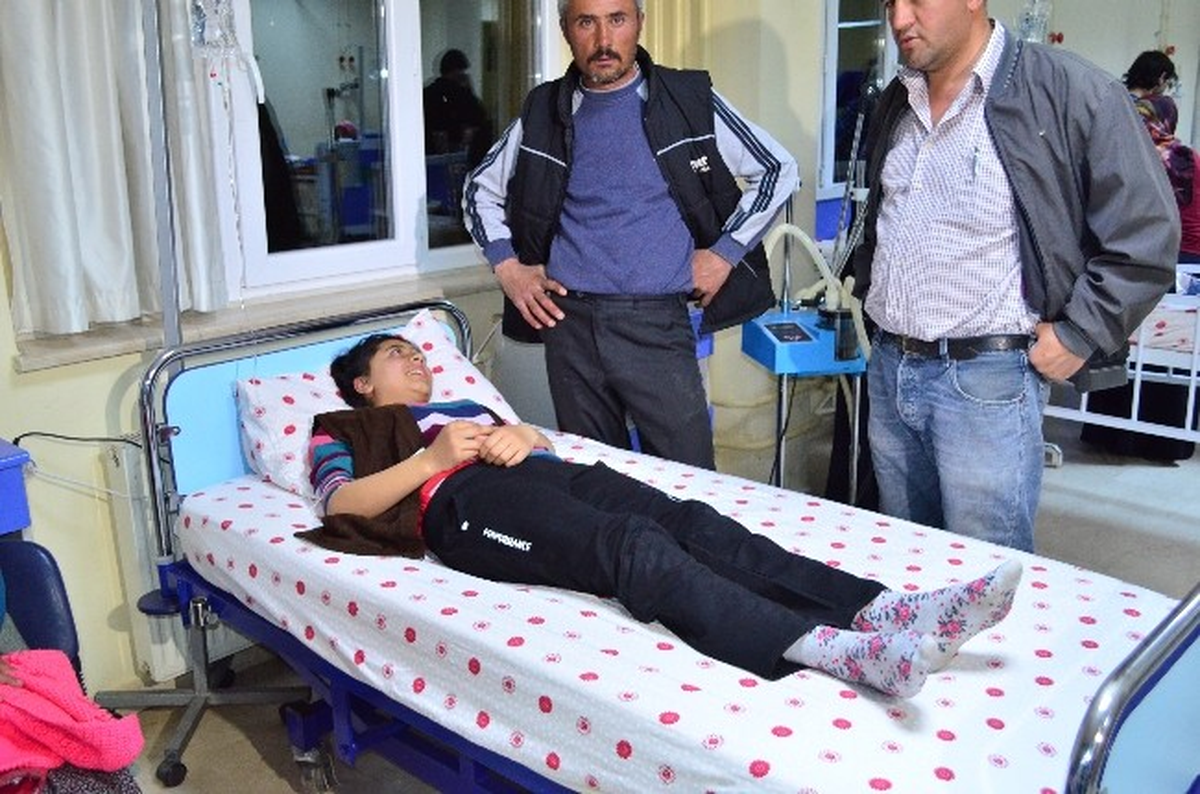 Aksaray\'da 58 Öğrenci Yemekten Zehirlendi