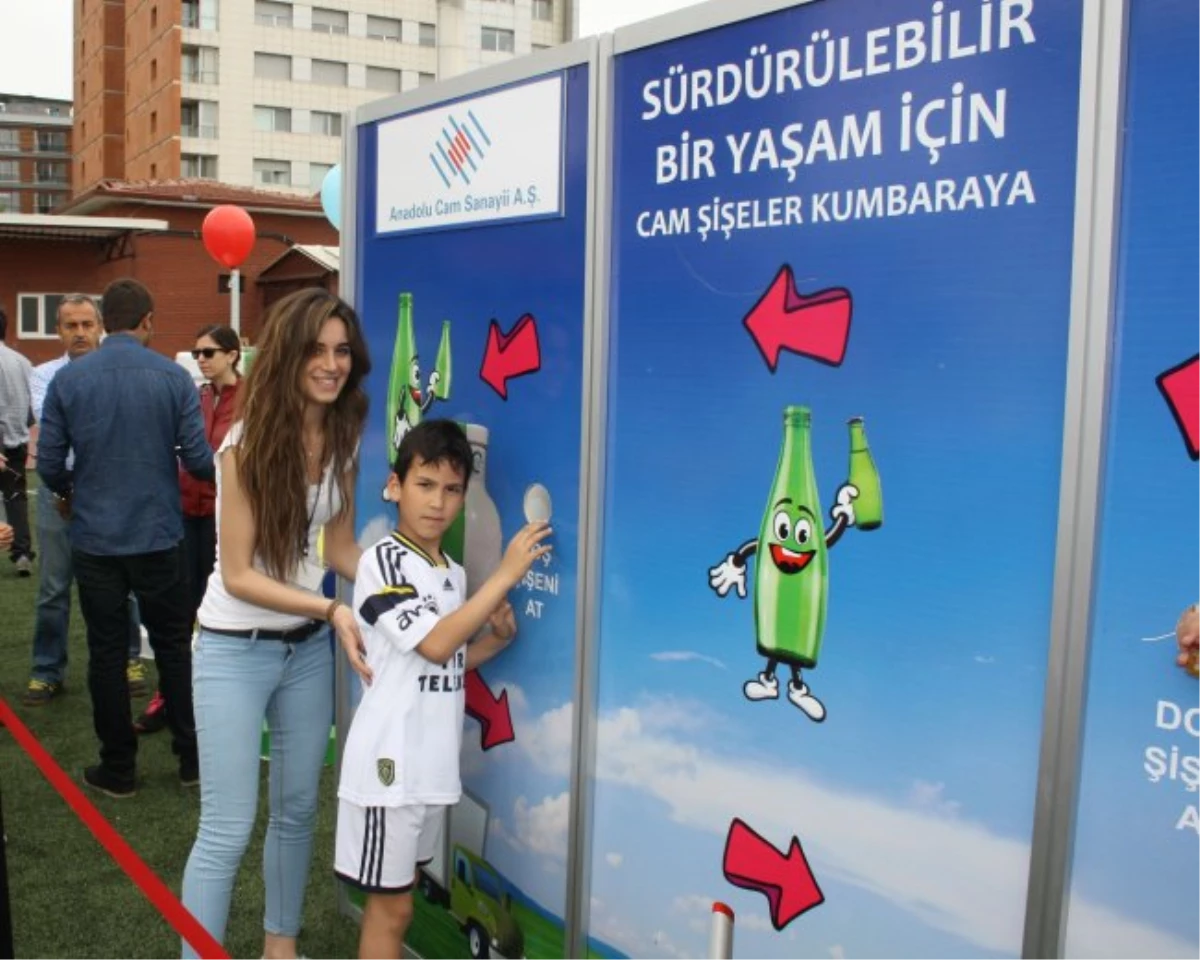 Anadolu Cam\'ın \'Takas Evi\' Etkinliğine Çocukların Büyük İlgisi