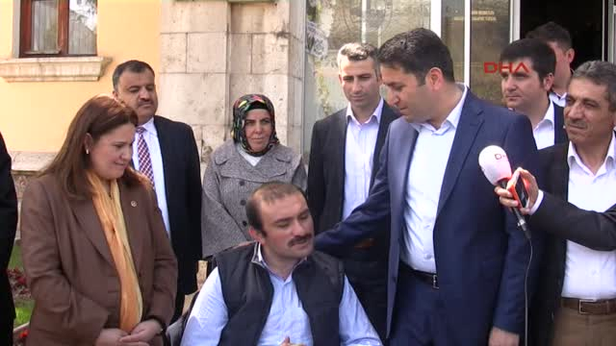 Engelli Gence Belediyeden Akülü Araç Yardımı