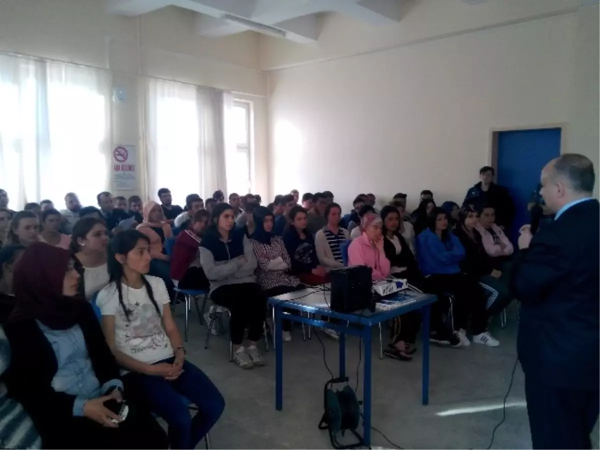 Hayrabolu\'da Öğrencilere Müftülükten Konferans