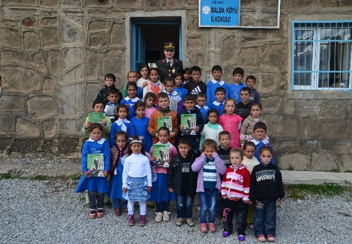 Jandarma, Çocukların Bayramını Kutladı