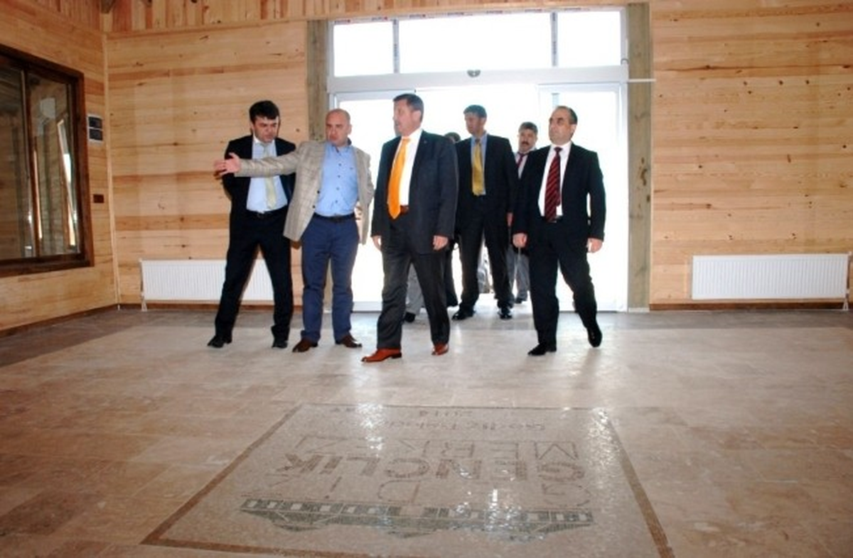 Kütahya Valisi Şerif Yılmaz, Yapımı Devam Eden Gediz Gençlik Merkezi İnşaatında İncelemelerde...