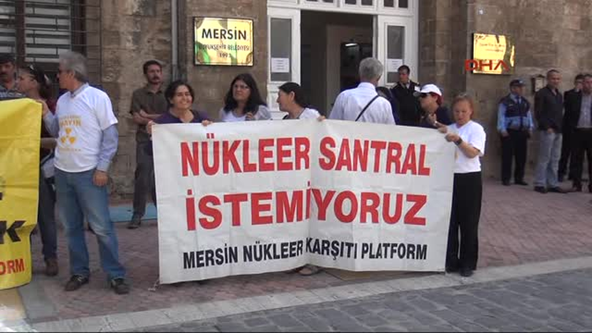 Mersin\'de Çernobil Felaketine Marşlı Tepki