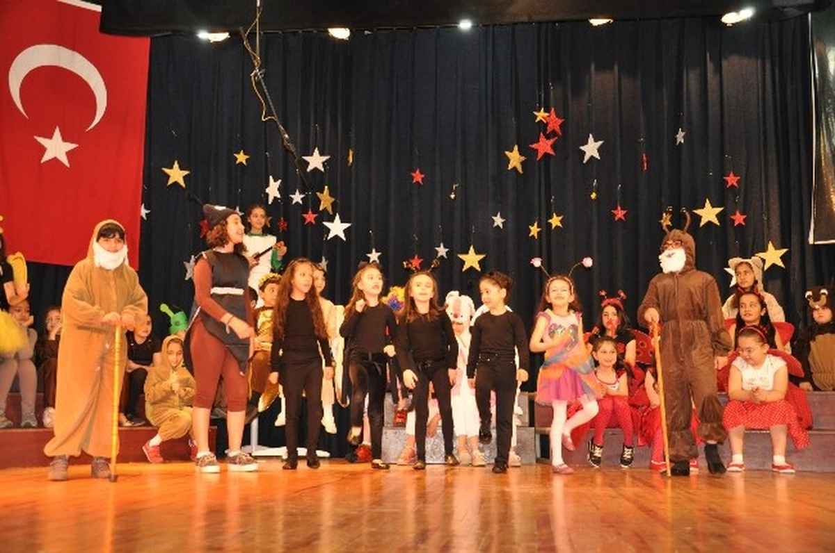 Nazilli Belediyesi Çocuk Tiyatro Topluluğu Sahne Aldı