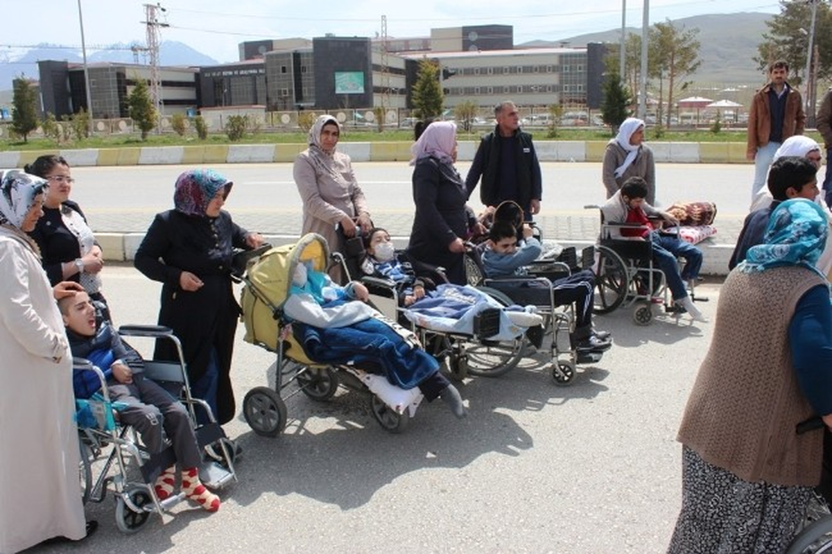 Sspe Hastaları ve Yakınları Ankara\'ya Yürüyor