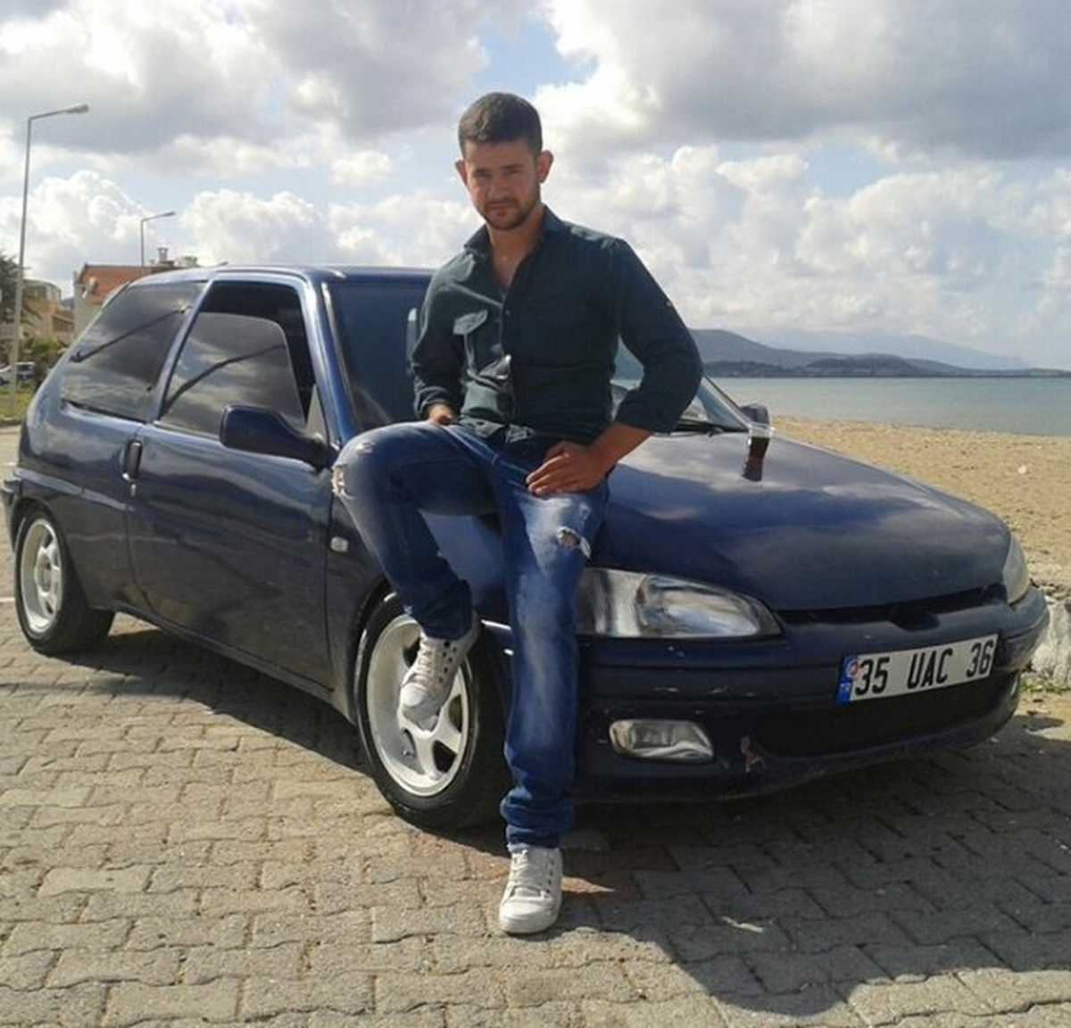 Urla\'da Trafik Kazası: 1 Ölü, 2 Yaralı