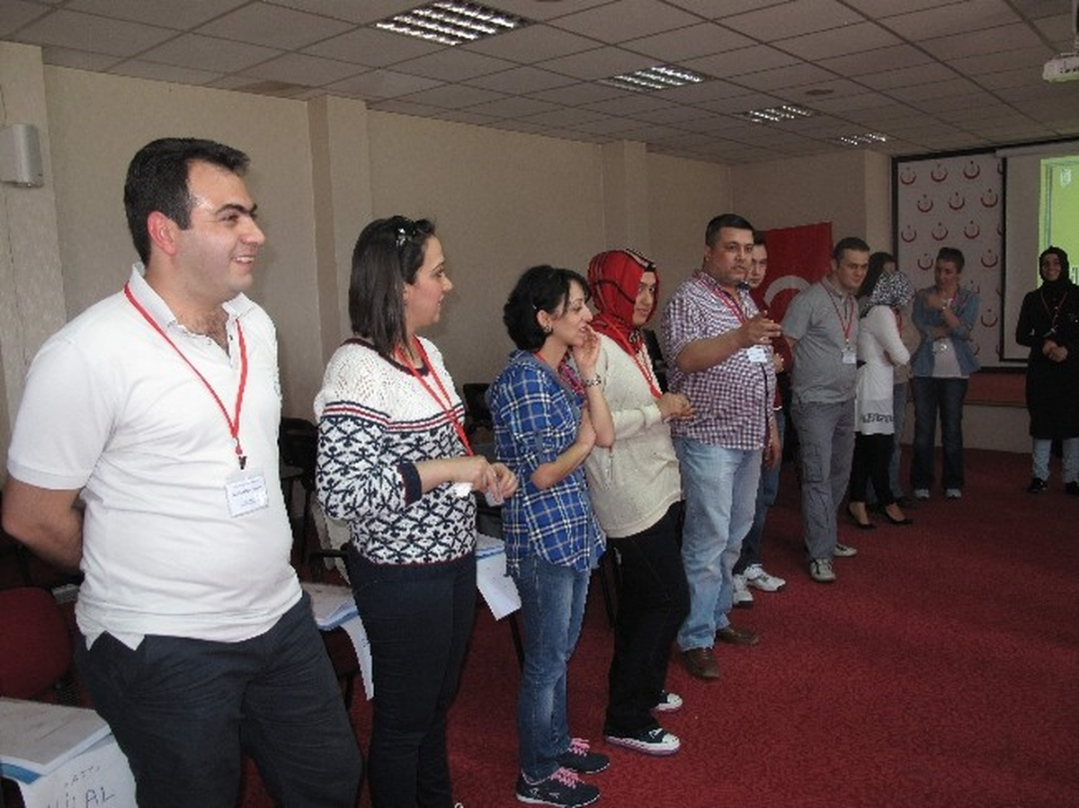 Acil Sağlık Hizmetleri Eğitimleri Sürüyor