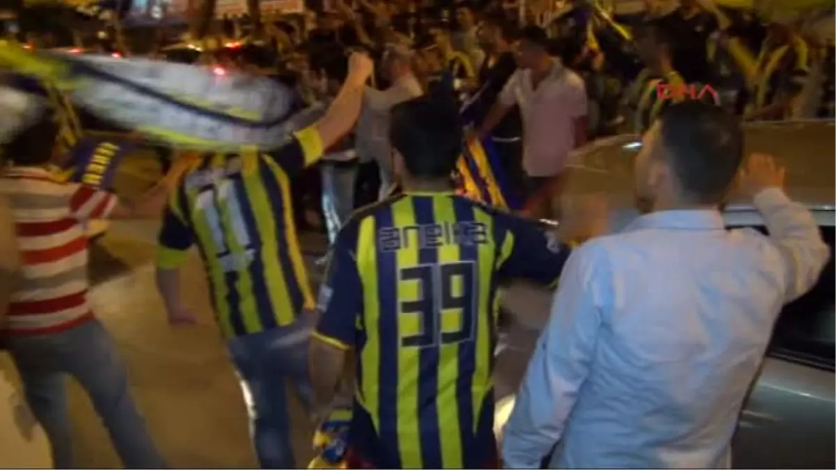 Adanalı Fenerbahçeliler Sokağa Döküldü