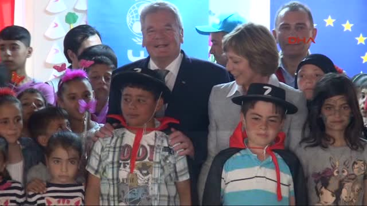 Almanya Cumhurbaşkanı Gauck, Suriyeliler\'le Görüştü