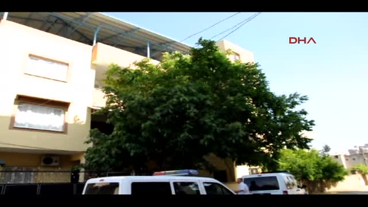 Bahçede Otururken Boynuna Kurşun İsabet Etti