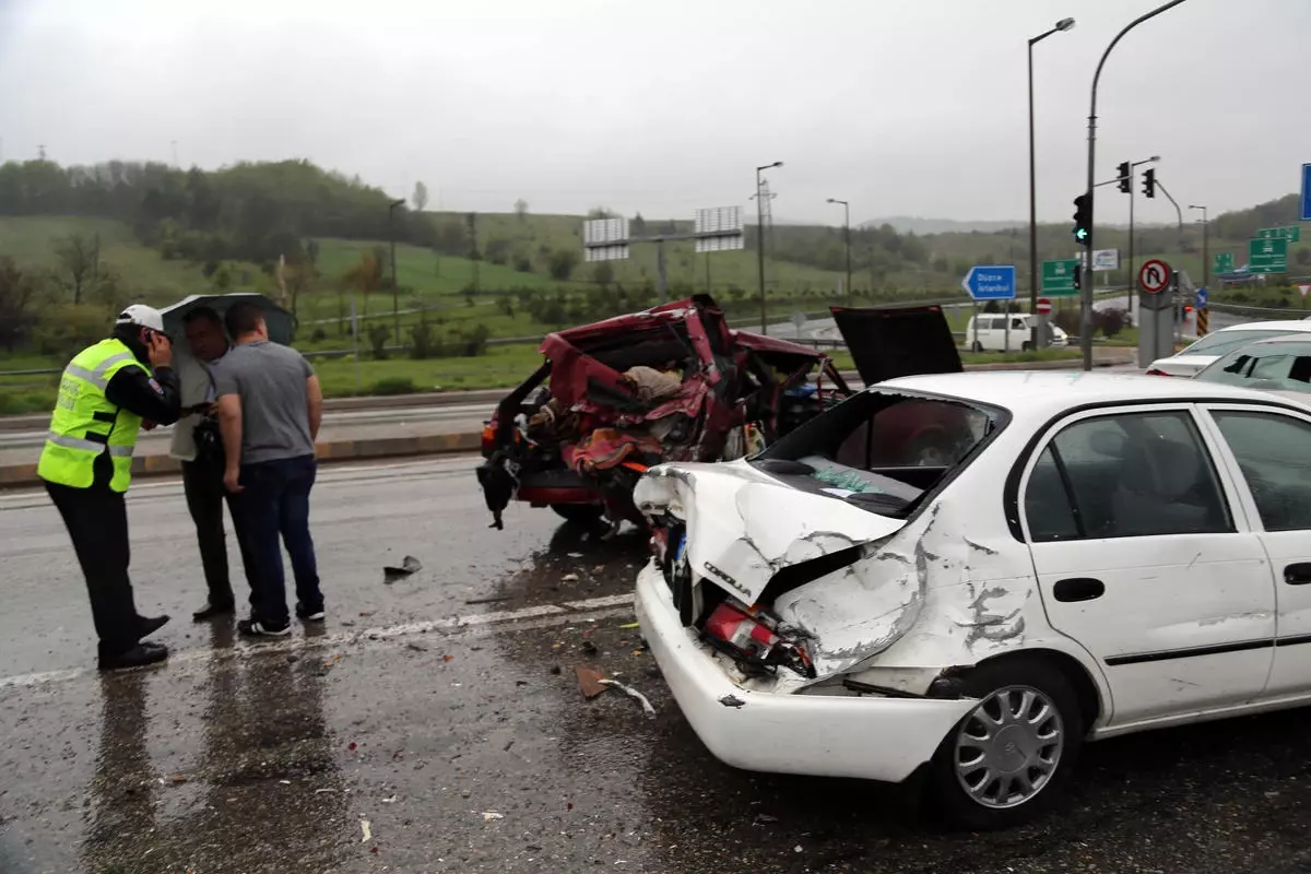 Bolu Dağı\'nda Zincirleme Trafik Kazası: 8 Yaralı