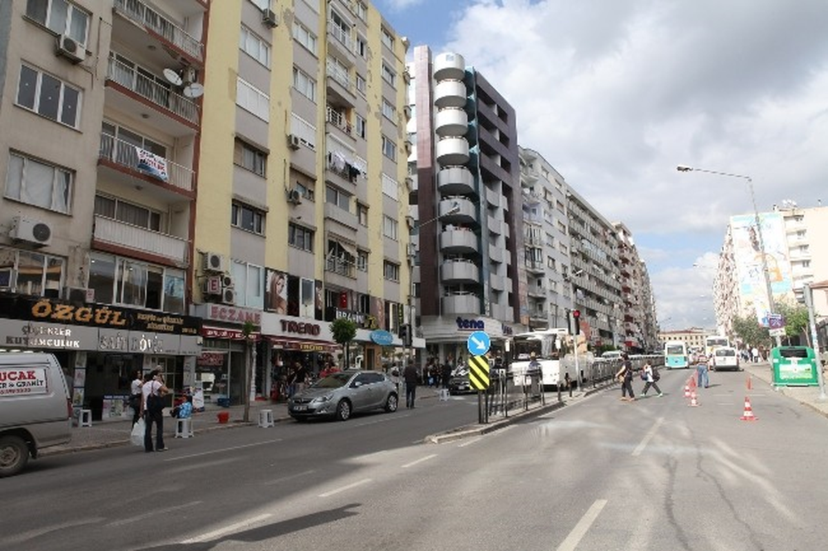 Bornova\'da Tüm Binalar Pırıl Pırıl Olacak