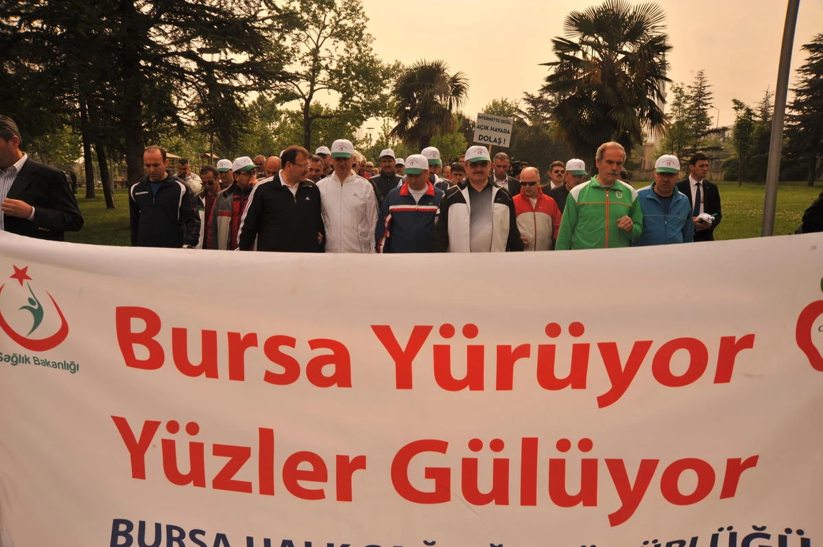Bursa\'da "Belediye Çalışanları ile Yürüyoruz" Etkinliği