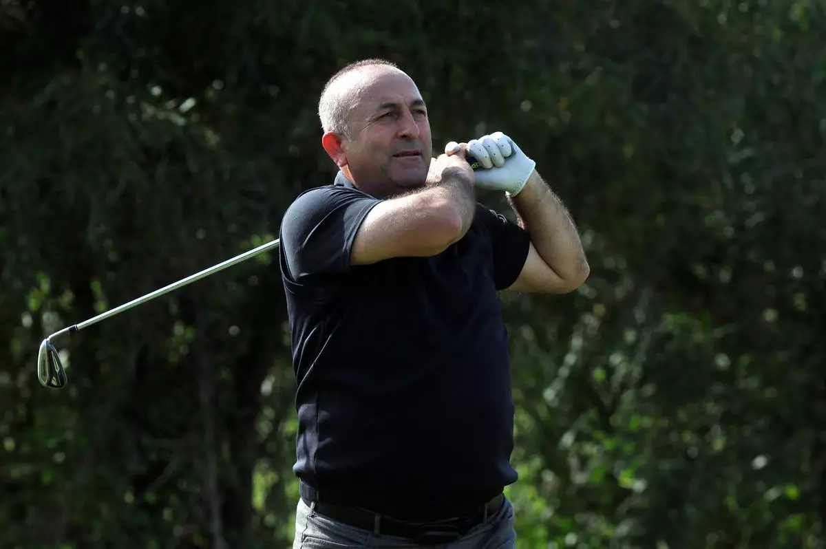 Diplomasi Trafiğine Golf Molası