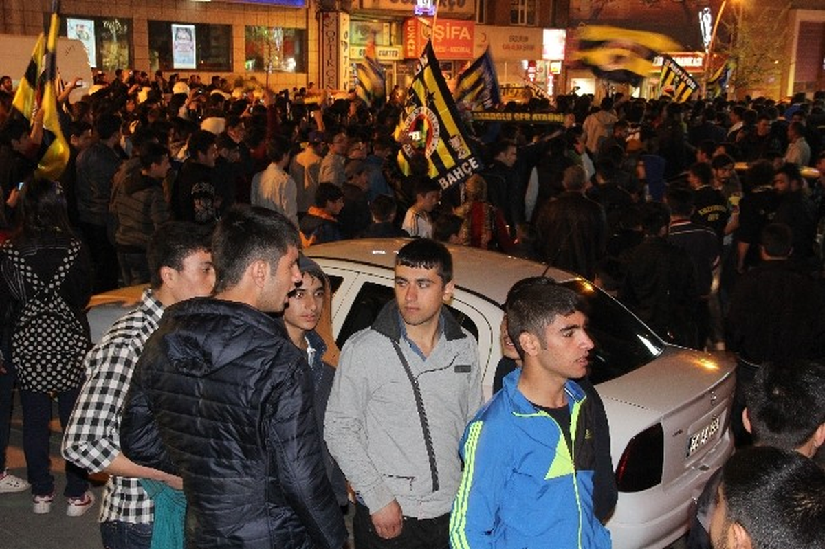 Erzurum\'da Fenerbahçenin Şampiyonluk Coşkusunda Bomba Paniği