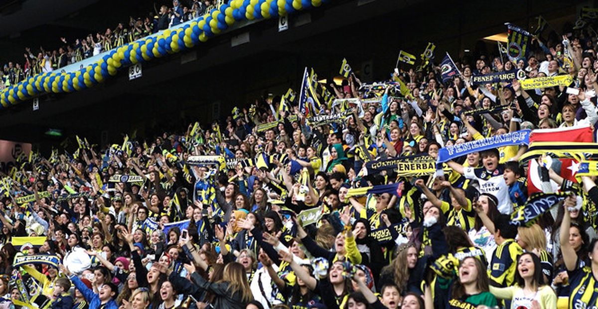 Fenerbahçe'nin Şampiyonluk Şarkısı Rakiplerini Kızdırdı
