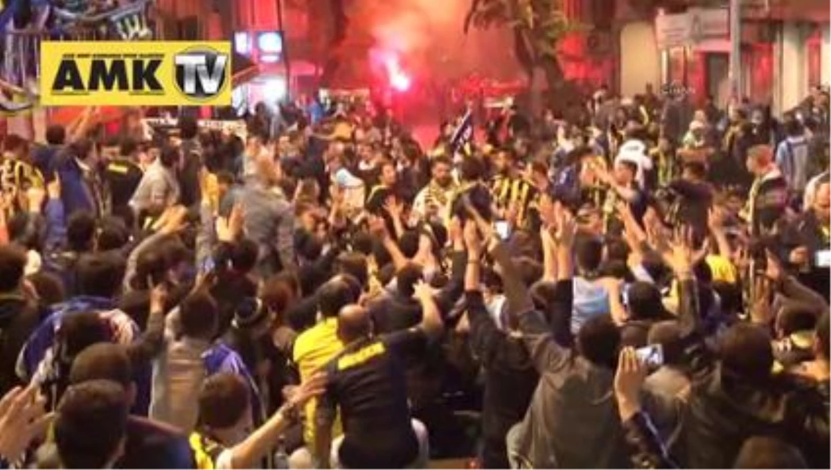 Fenerbahçeli Taraftarlar Kutlamalara Başladı