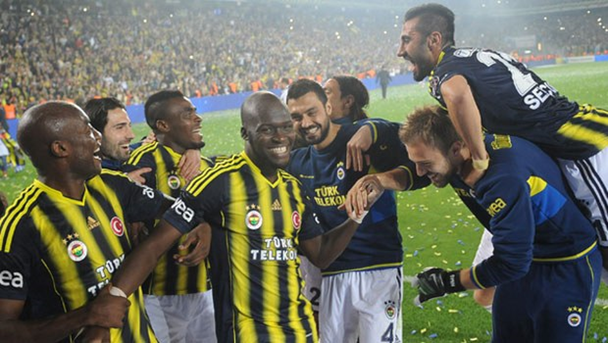 Galatasaray Kulübü, Fenerbahçe\'nin Şampiyonluğunu Kutladı