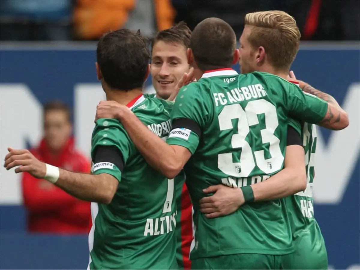 Halil Augsburg\'u Galibiyete Taşıdı: 3-1