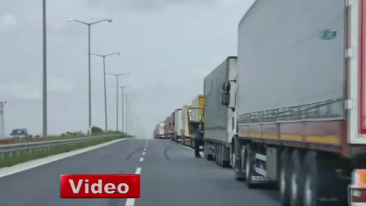 Kapıkule\'de 8 Kilometre Tır Kuyruğu