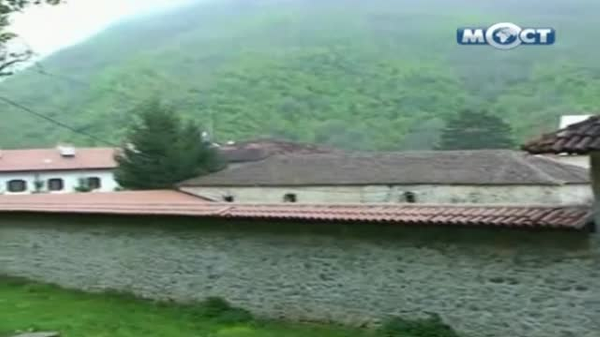 Kosova\'da Manastır Kapısına Yazı Yazılması Tepki Çekti