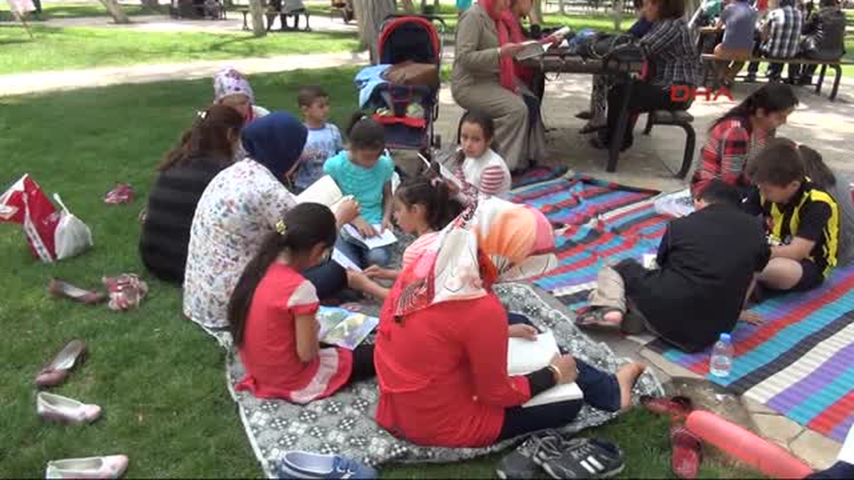 Öğrenci Velilerinden Kitap Okuma Kampanyası