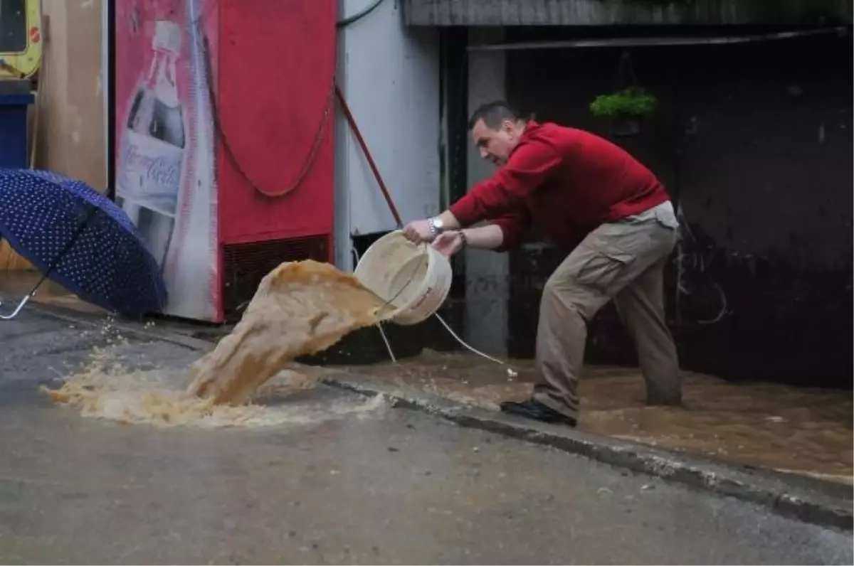 Sırbistan Aşırı Yağışlar Sonucu Oluşan Sele Teslim