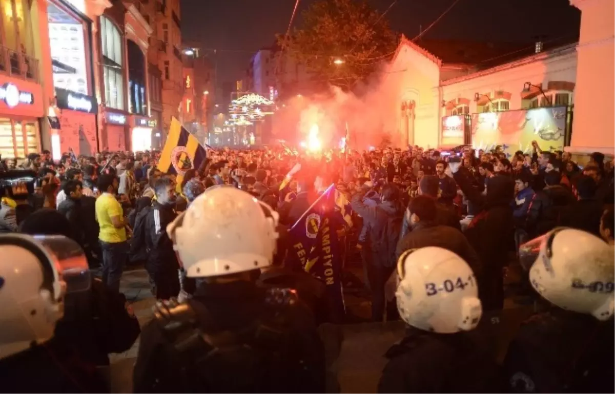 Taksim Meydanında Anıtında Kutlamaya İzin Verilmedi