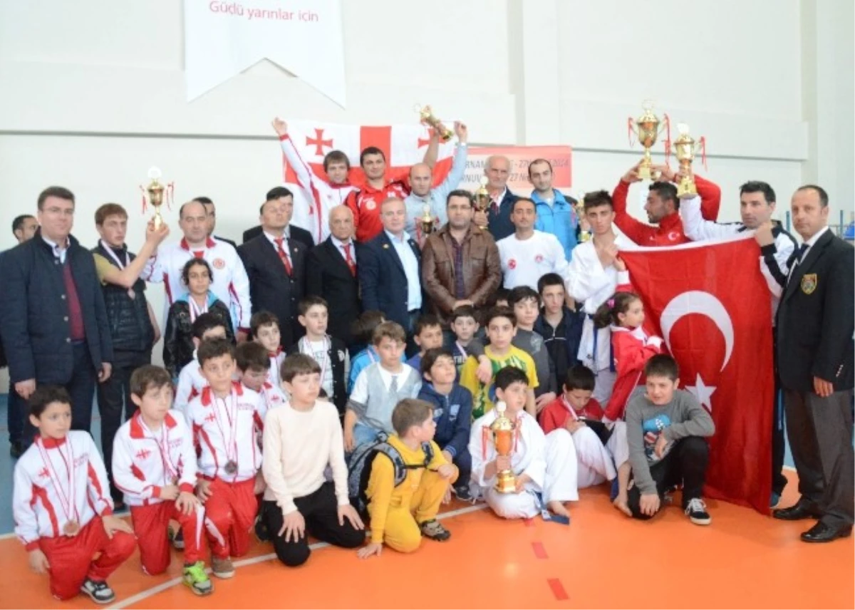 Trabzon\'da Düzenlenen Açık Karate Turnuvası\'nda Türkiye Birinci Oldu