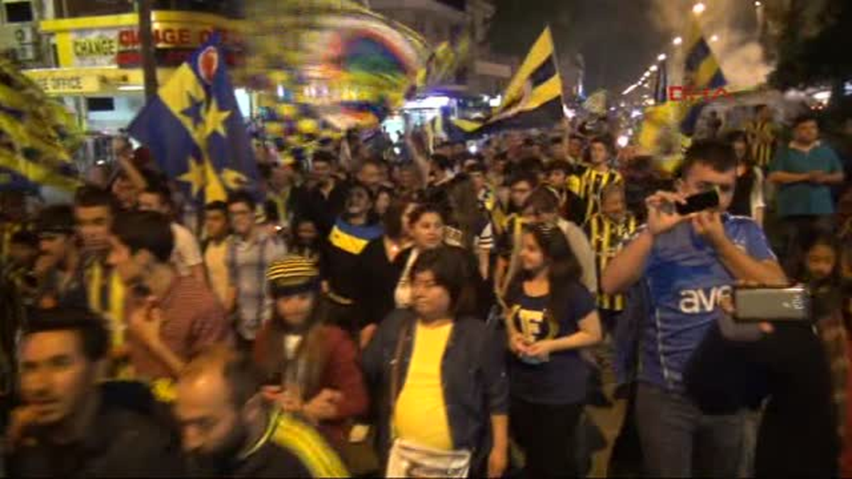 Alanya Sokakları Sarı Lacivert