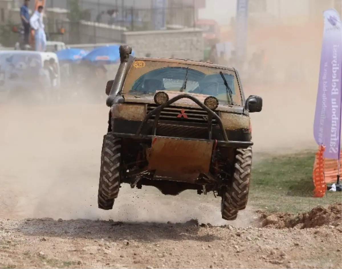 Off-Road Yarışlarındaki Kaza Araç Kamerasına Yansıdı