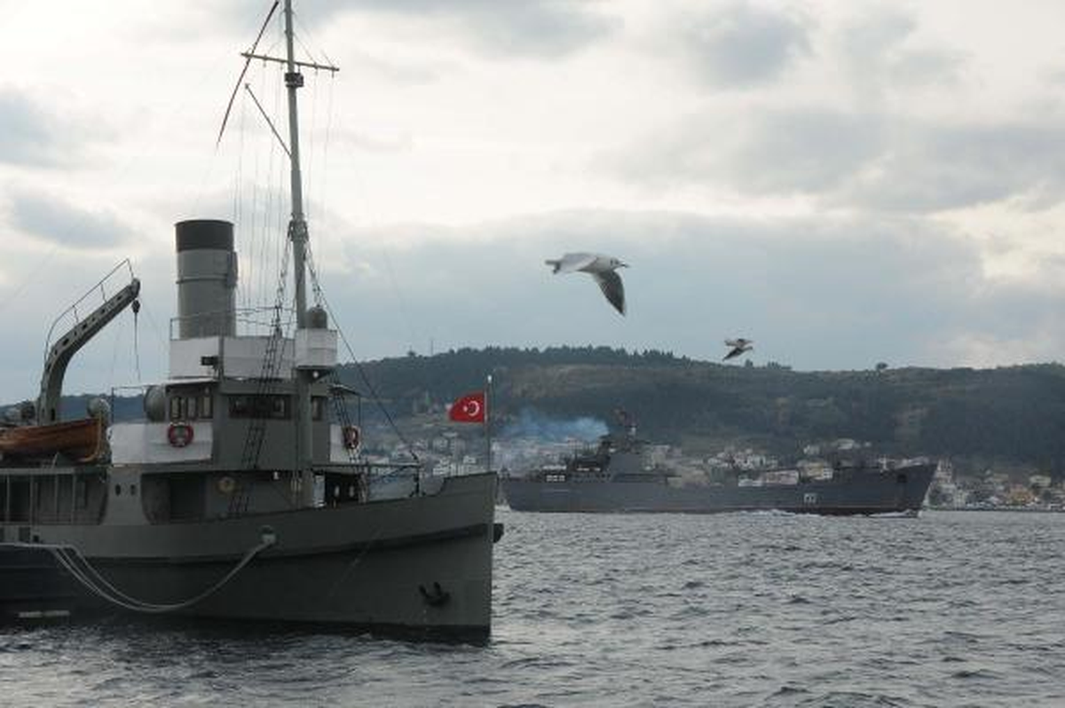 Rus Savaş Gemileri Karadeniz\'e Hareket Etti