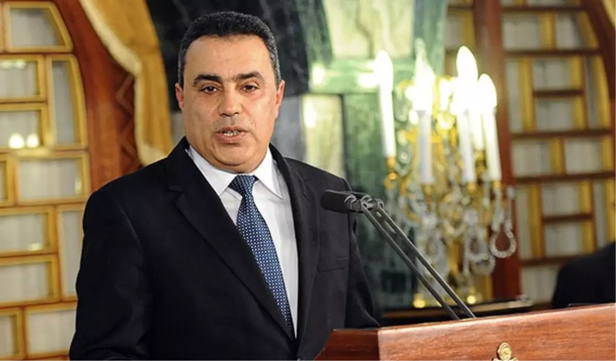 Tunus Başbakanı Cuma Paris\'te