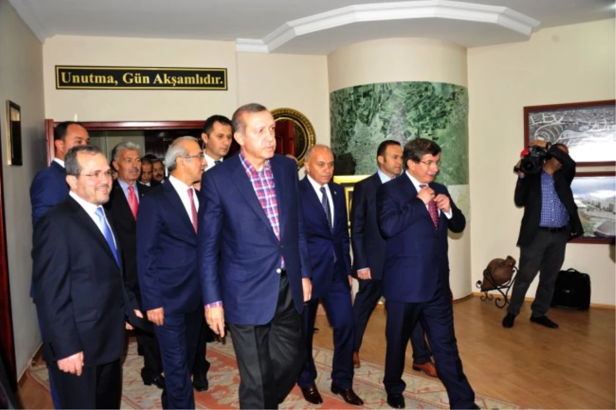 Başbakan Erdoğan Karaman Belediyesini Ziyaret Etti