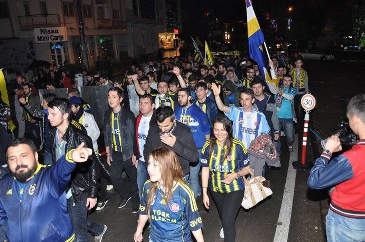 Bursa\'da Fenerbahçe\'nin Şampiyonluk Kutlamaları