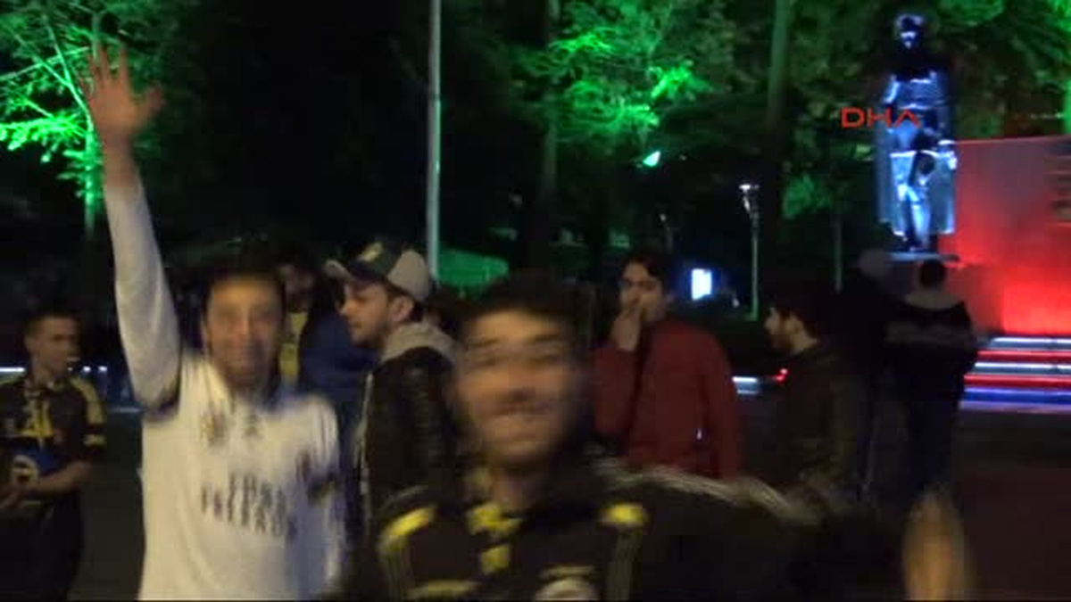 Çorlu\'daki Fenerbahçeli Taraftarlar Şampiyonluğu Kutladı