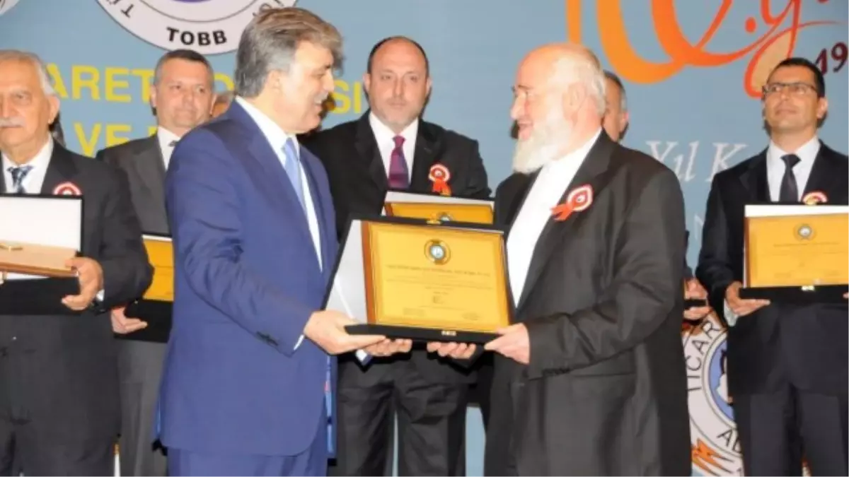 Cumhurbaşkanı Abdullah Gül\'den Beyza Pilic\'e Plaket