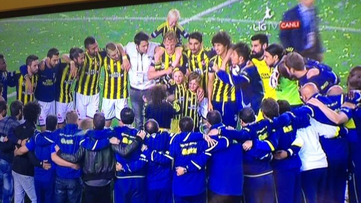 Emre Belözoğlu\'ndan Duygulandıran Konuşma