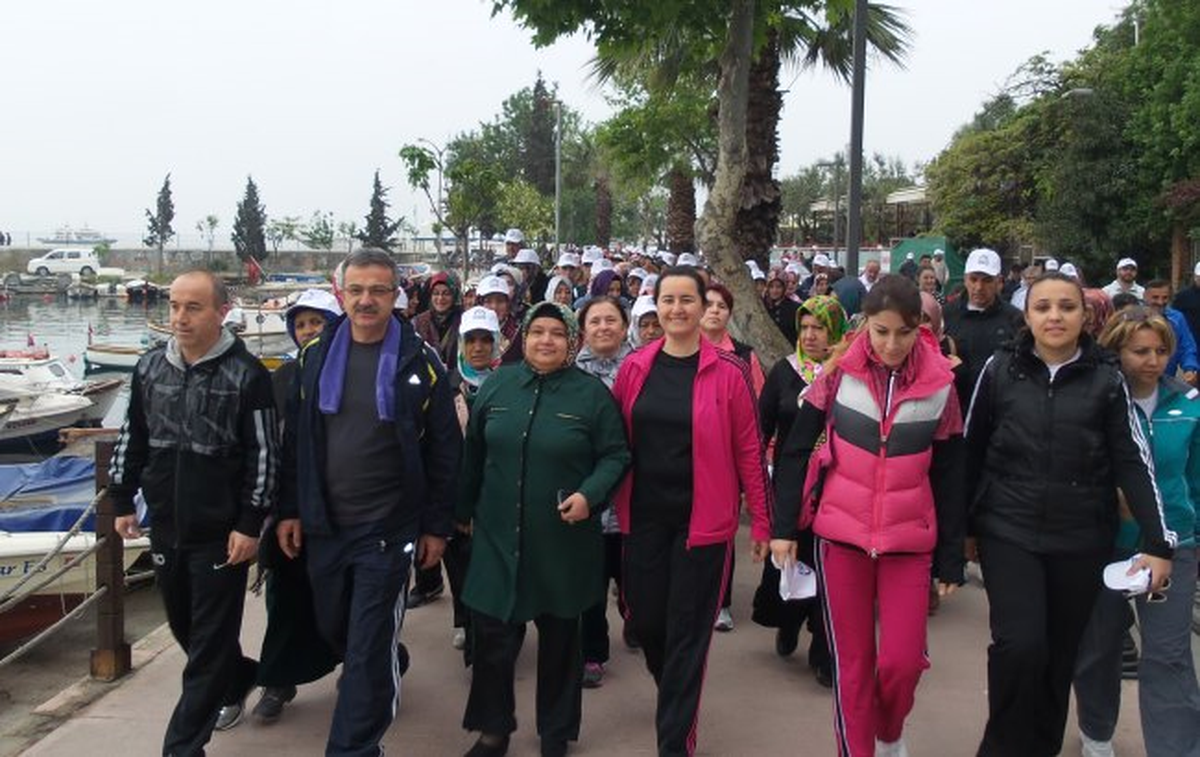 Eskihisar\'da Sağlıklı Yaşam Yürüyüşü