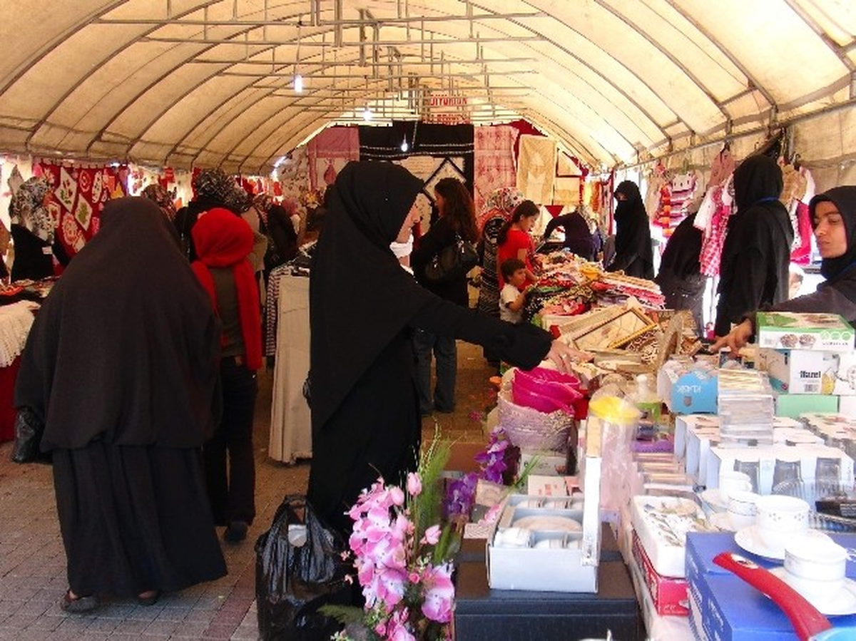 Furkan Derneği Öğrenciler Yararına Kermes Açtı